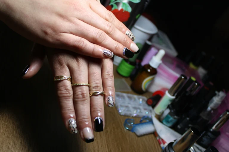 Gel vs. Acrylic Nails: Pros, Cons & Care Tips